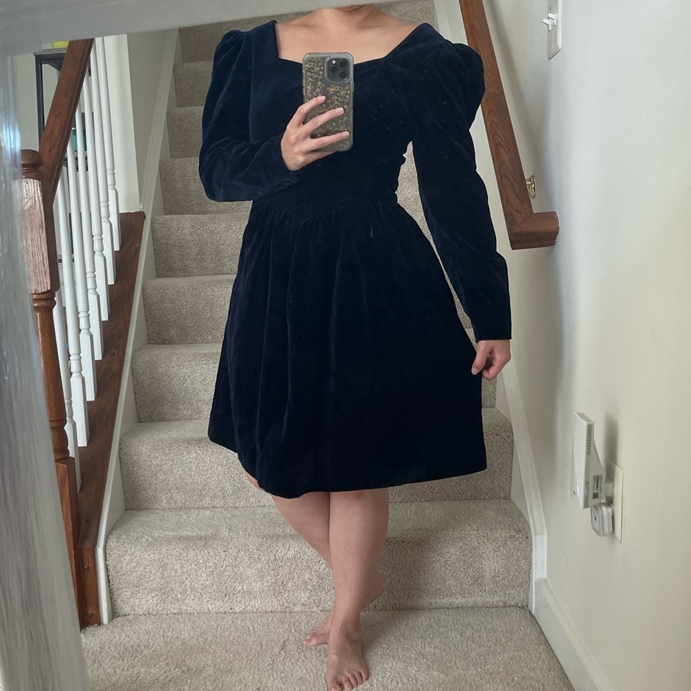 Laura Ashley Dress Velvet Button Back Cottage Core - Vintage 12